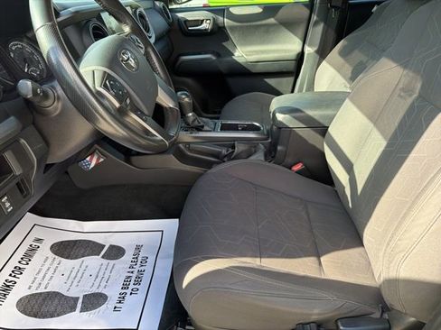 Used 2016 Toyota Tacoma TRD Sport w/ Premium & Technology Package image 11