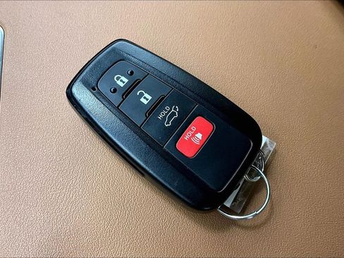 Used 2023 Toyota Highlander Platinum image 10