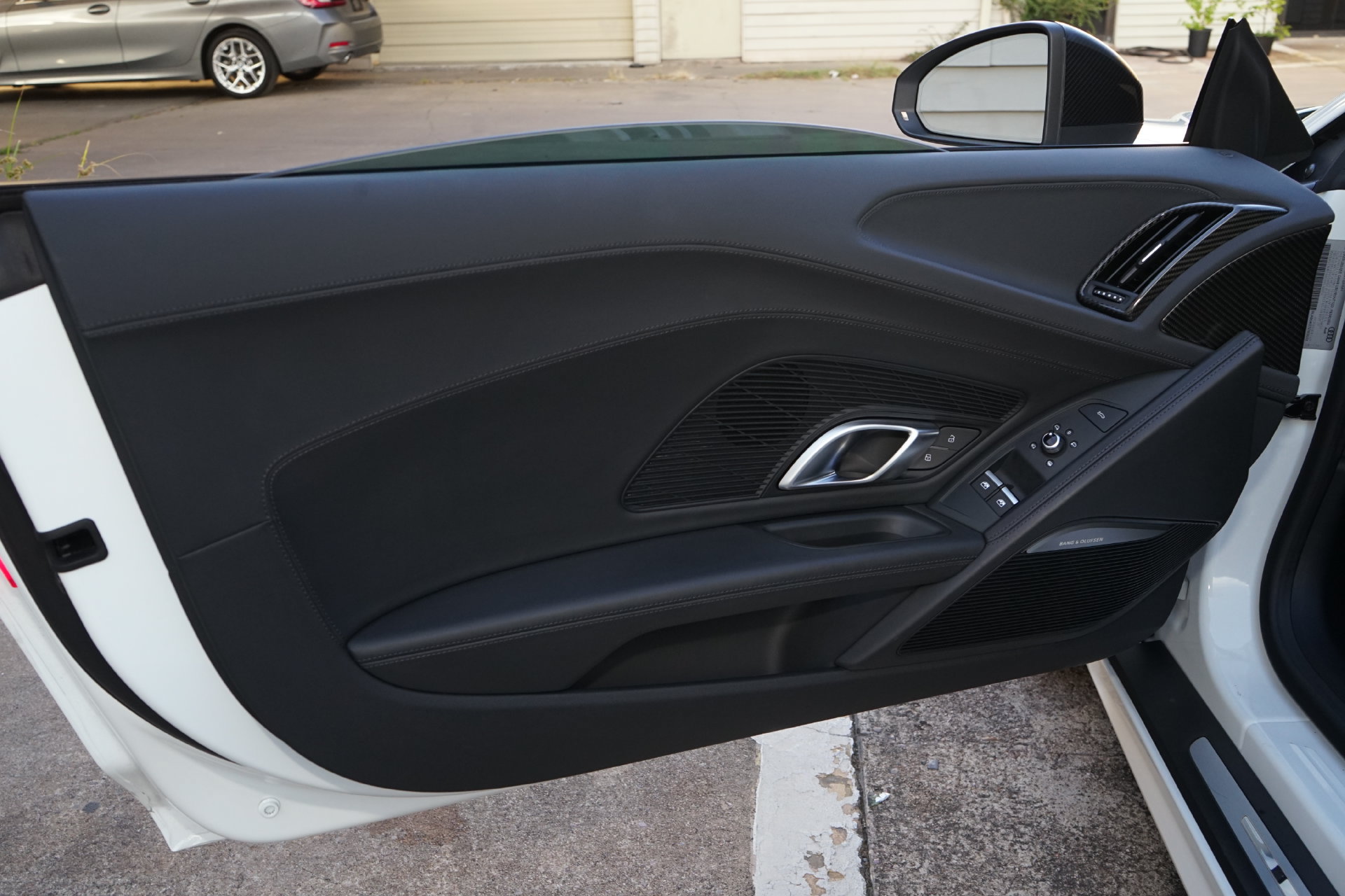 Used 2018 Audi R8 V10 w/ Premium Package RWD image 14