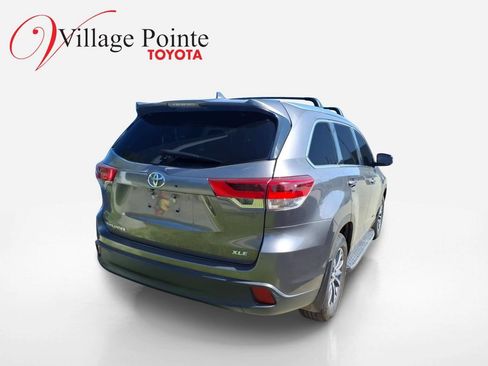 Used 2017 Toyota Highlander XLE FWD image 4