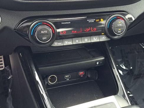 Used 2023 Kia Forte GT-Line w/ GT-Line Premium Package image 17