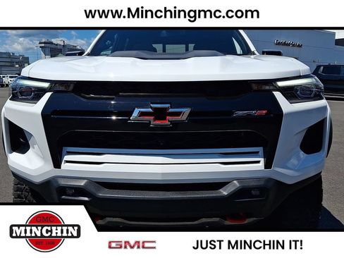 Used 2024 Chevrolet Colorado ZR2 w/ ZR2 Convenience Package III AWD/4WD image 2