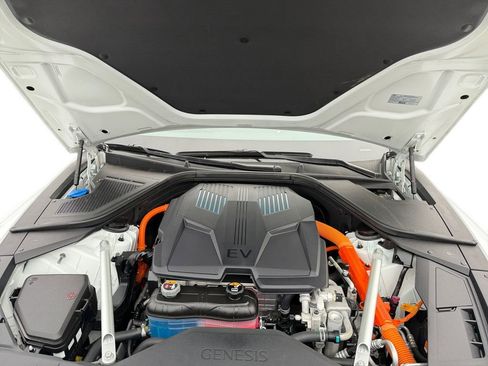 Used 2024 Genesis G80 image 28