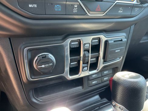 Used 2023 Jeep Wrangler Unlimited AWD/4WD image 26