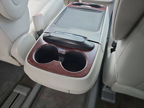 Used 2014 Toyota Sienna XLE image 27