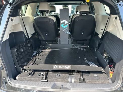 Used 2025 Toyota Sienna Limited AWD/4WD image 13