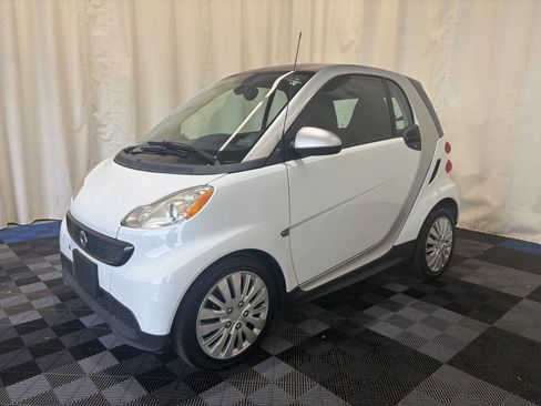 Used 2014 smart fortwo pure RWD image 2