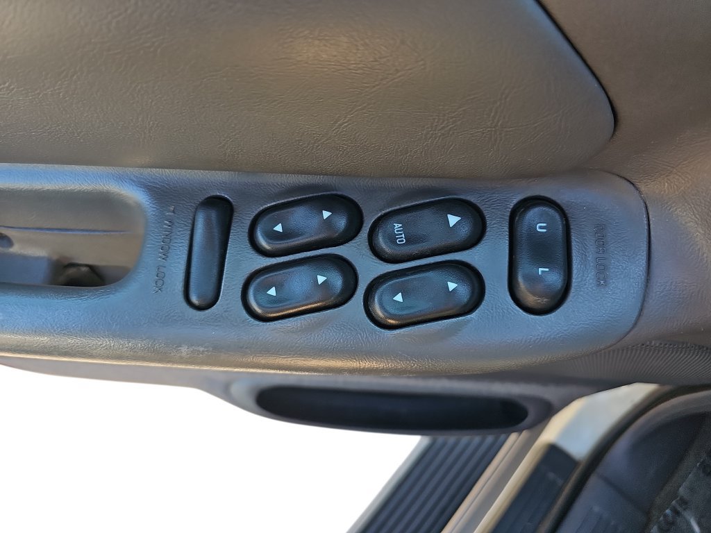Used 2001 Mercury Mountaineer AWD V8 image 26