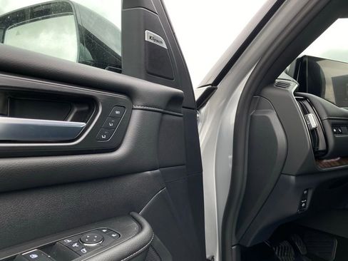 New 2025 Nissan Armada SL w/ Captain's Chari Seat Package image 14