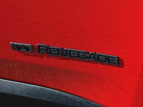 Used 2021 Jeep Renegade Latitude w/ Luxury Group I image 11