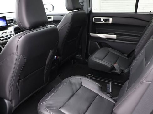 Used 2022 Ford Explorer XLT w/ Equipment Group 202A image 12