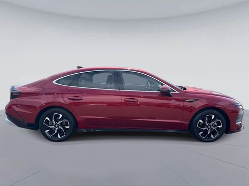 Used 2024 Hyundai Sonata SEL FWD image 2