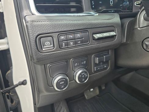 Used 2024 GMC Yukon Denali w/ Denali Reserve Package RWD image 26