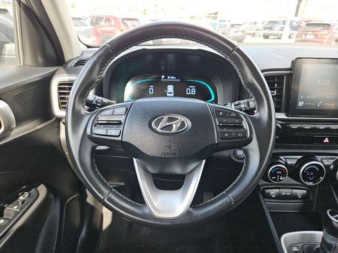 Used 2025 Hyundai Venue SEL FWD image 22