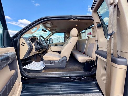 Used 2014 Ford F250 XLT w/ Snow Plow Prep Package image 20