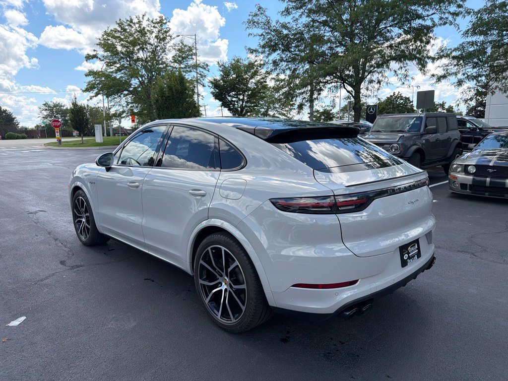 Used 2022 Porsche Cayenne E-Hybrid Coupe w/ Premium Plus Package AWD/4WD image 3