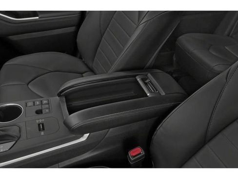 Certified 2026 Toyota Highlander XLE AWD/4WD image 14