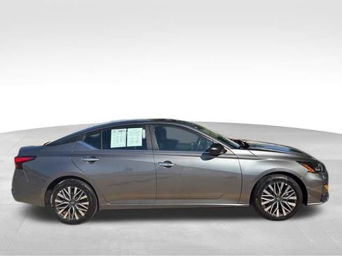 Used 2025 Nissan Altima 2.5 SV image 10