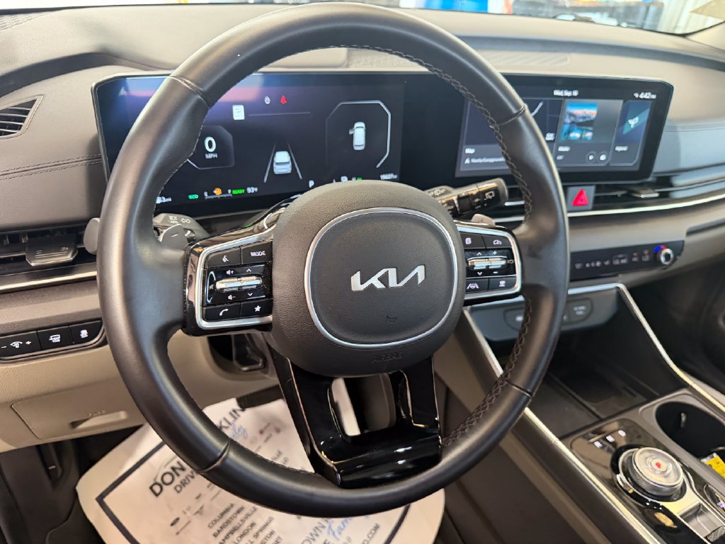 Used 2025 Kia Carnival SX FWD image 12