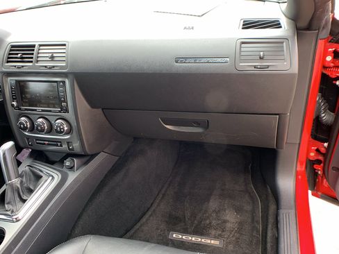 Used 2013 Dodge Challenger R/T image 21