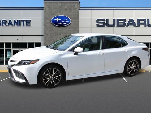 Used 2023 Toyota Camry SE image 5