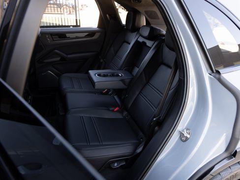 Certified 2026 Porsche Cayenne GTS image 33
