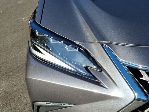 Used 2023 Lexus ES 350 Ultra Luxury image 9