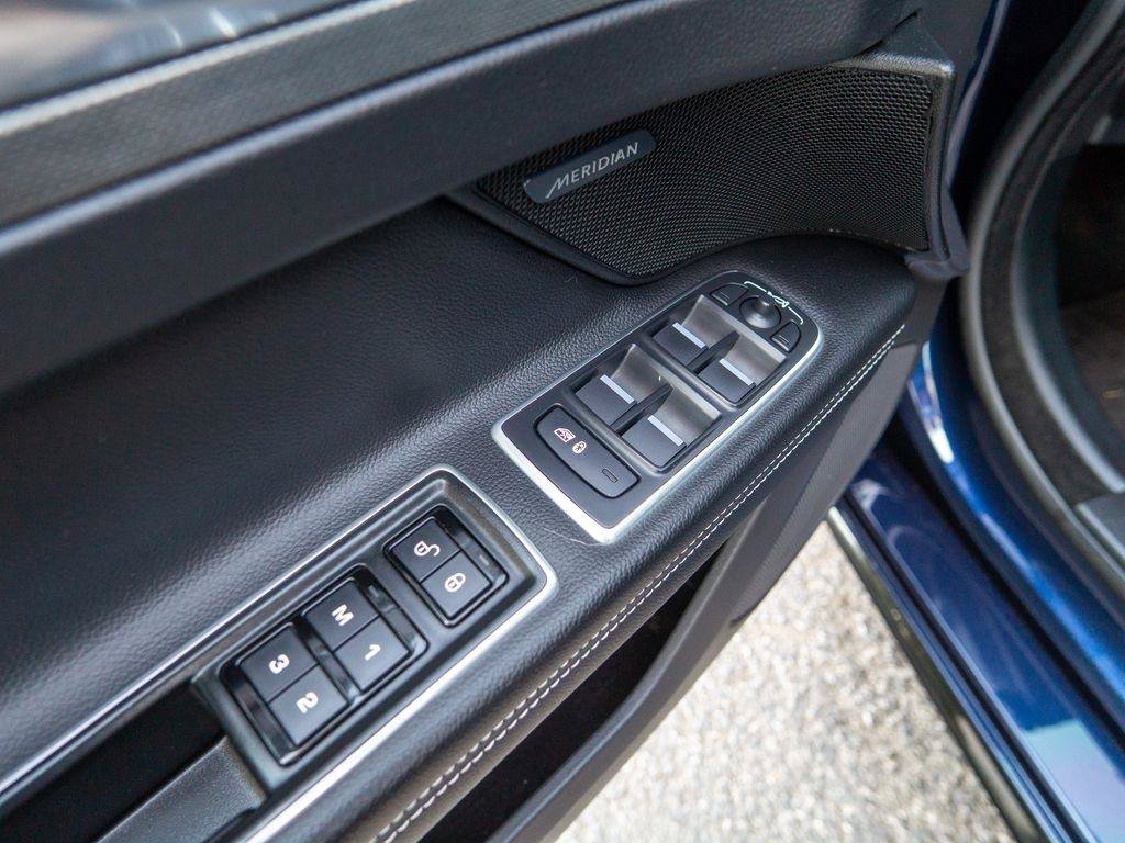 Used 2018 Jaguar XF S RWD image 16