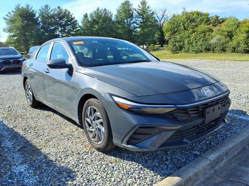 Used 2024 Hyundai Elantra SEL FWD image 14