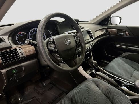 Used 2017 Honda Accord EX image 10