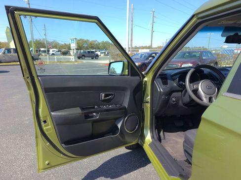 Used 2011 Kia Soul + w/ Audio Pkg image 9
