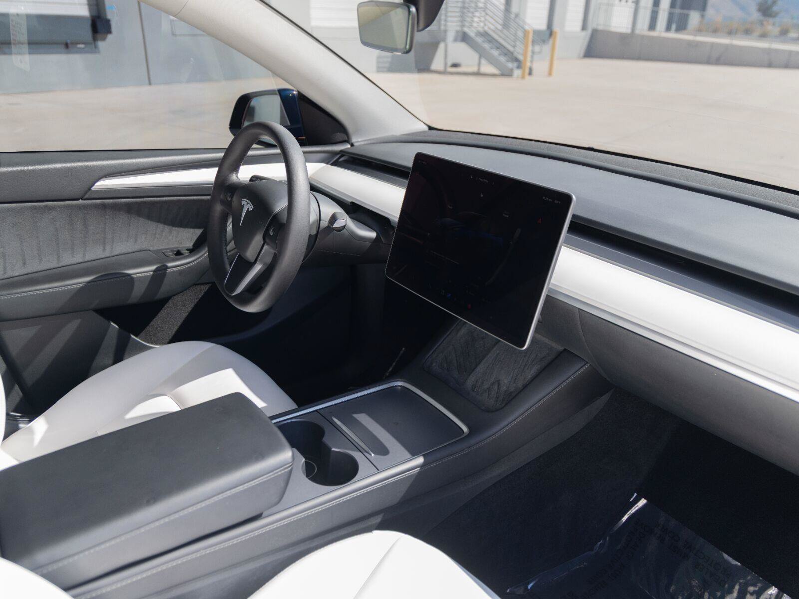 Used 2023 Tesla Model Y Long Range AWD/4WD image 27