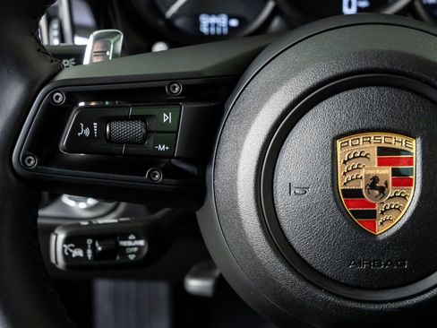 Certified 2025 Porsche Macan Base image 10