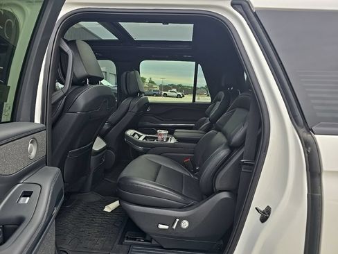 Used 2025 Lincoln Navigator L Reserve w/ Jet Appearance Package AWD/4WD image 18