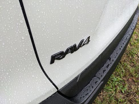 Used 2025 Toyota RAV4 XLE Premium image 22