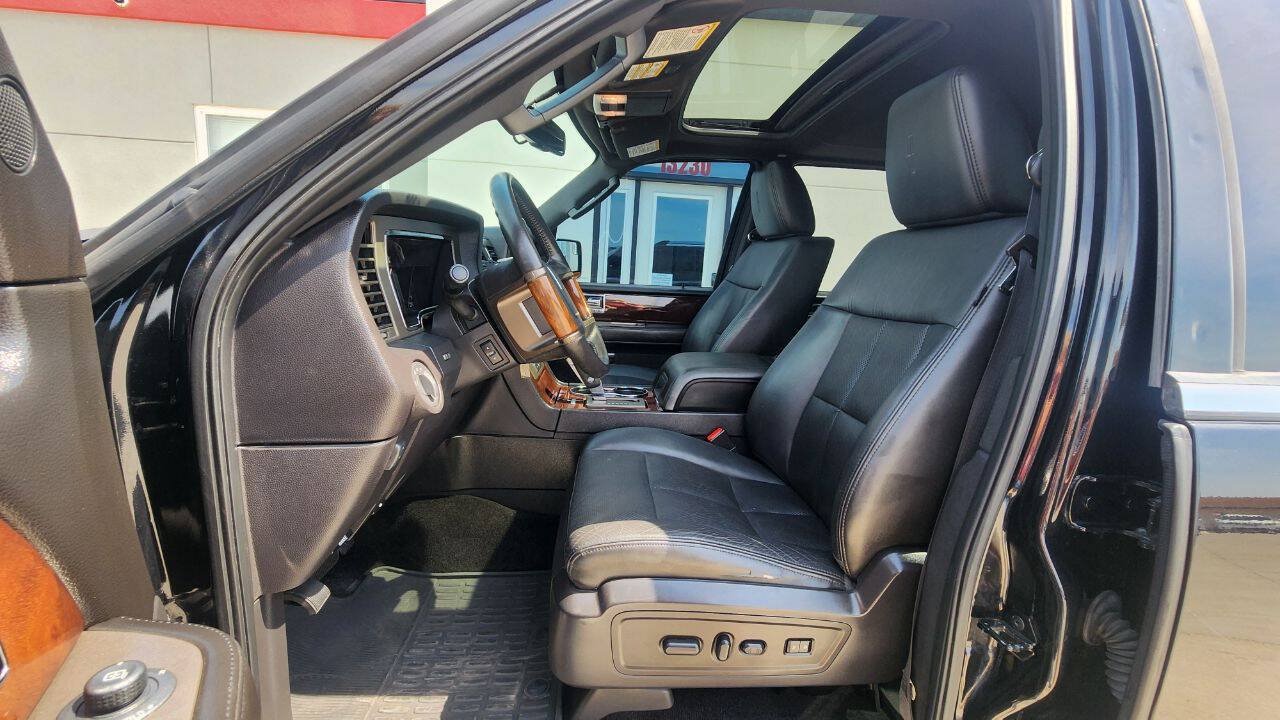 Used 2013 Lincoln Navigator 4WD image 6