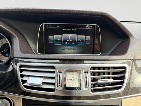 Used 2016 Mercedes-Benz E 350 4MATIC Sedan image 21