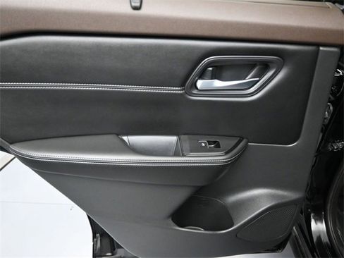 Used 2022 Nissan Rogue SL w/ SL Premium Package image 26