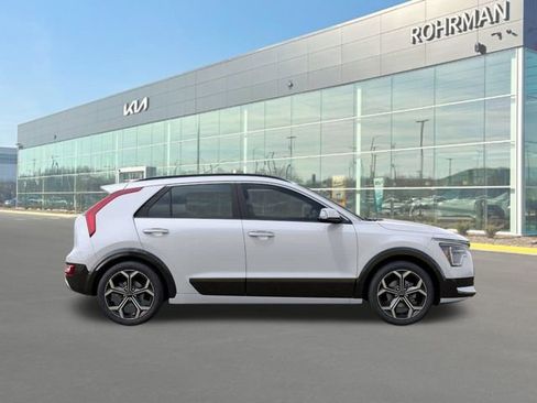 New 2025 Kia Niro SX Touring image 8