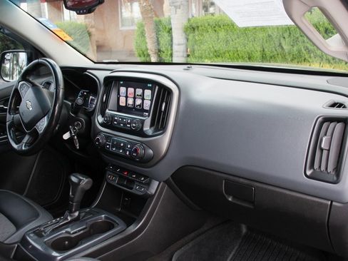 Used 2018 Chevrolet Colorado Z71 image 35
