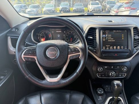 Used 2017 Jeep Cherokee Limited AWD/4WD image 16