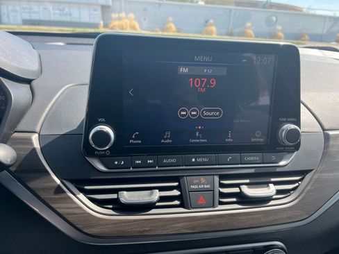 Used 2025 Nissan Altima 2.5 SV FWD image 17