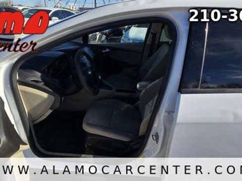 Used 2017 Ford Focus SE image 26