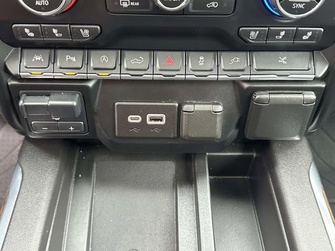 Used 2021 Chevrolet Silverado 1500 High Country image 33