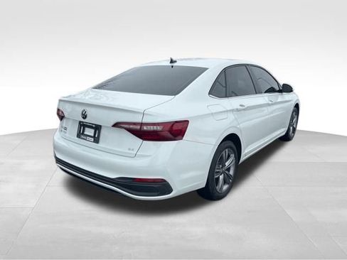 Used 2023 Volkswagen Jetta SE image 7