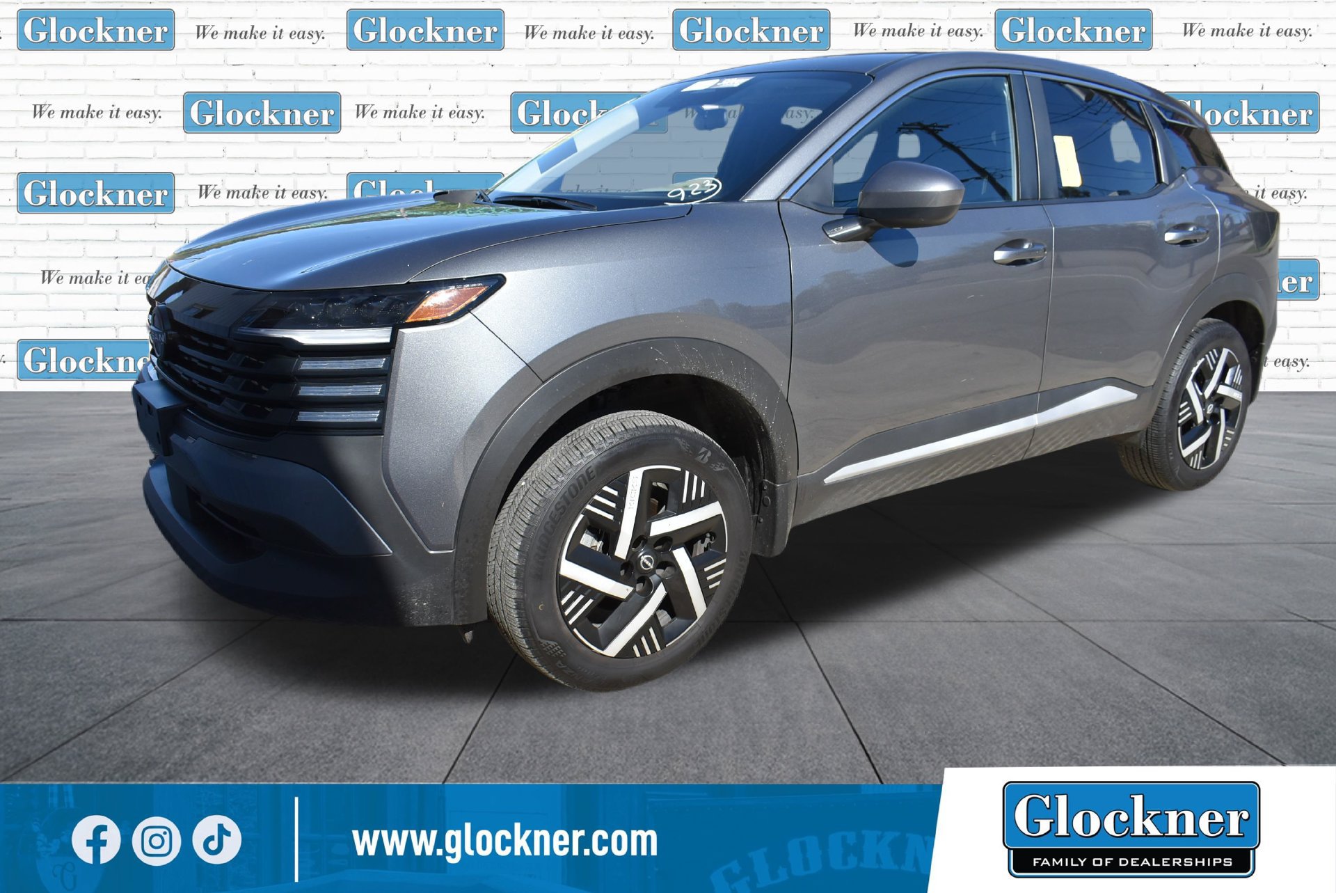Used 2025 Nissan Kicks SV FWD image 9