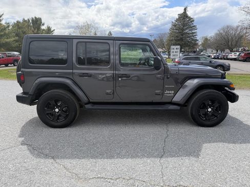 Used 2018 Jeep Wrangler Unlimited Sahara AWD/4WD image 6