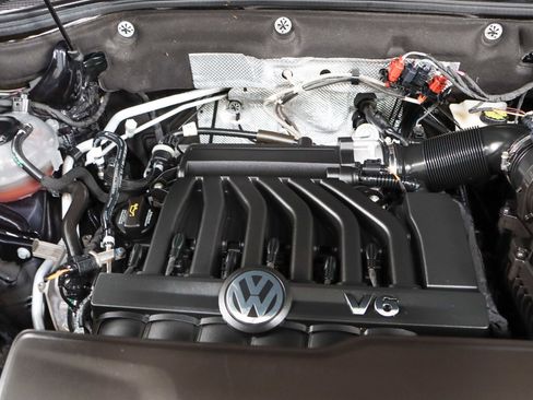 Used 2022 Volkswagen Atlas Cross Sport SE image 30