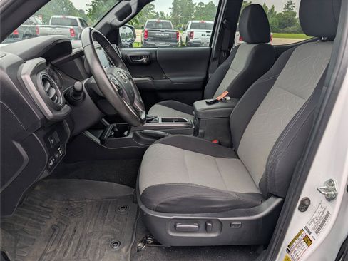 Used 2022 Toyota Tacoma TRD Off-Road w/ Technology Package AWD/4WD image 11
