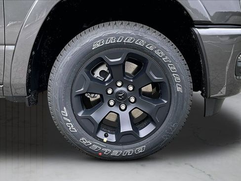 New 2026 RAM 1500 4x4 Crew Cab image 32